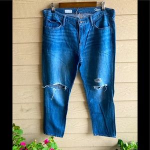 Gap Sexy Boyfriend distressed jeans 30r